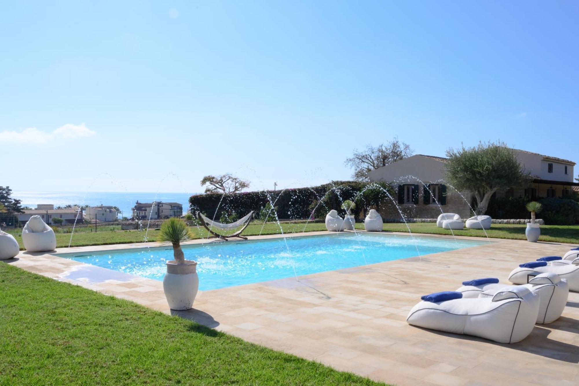 Poggio Leano Boutique Hotel Доналуката Екстериор снимка